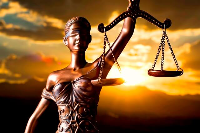 قواعد الدين والفرق بين قواعد القانون وقواعد الدين