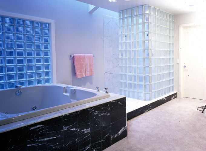 121 فكر مبهرة بالصور لاستخدام الطوب الزجاجى فى الديكور 88 121 فكر مبهرة بالصور لاستخدام الطوب الزجاجى فى الديكور