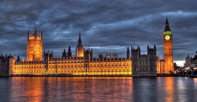 نظام الحكم في بريطانيا - الدستور والملكة والبرلمان
